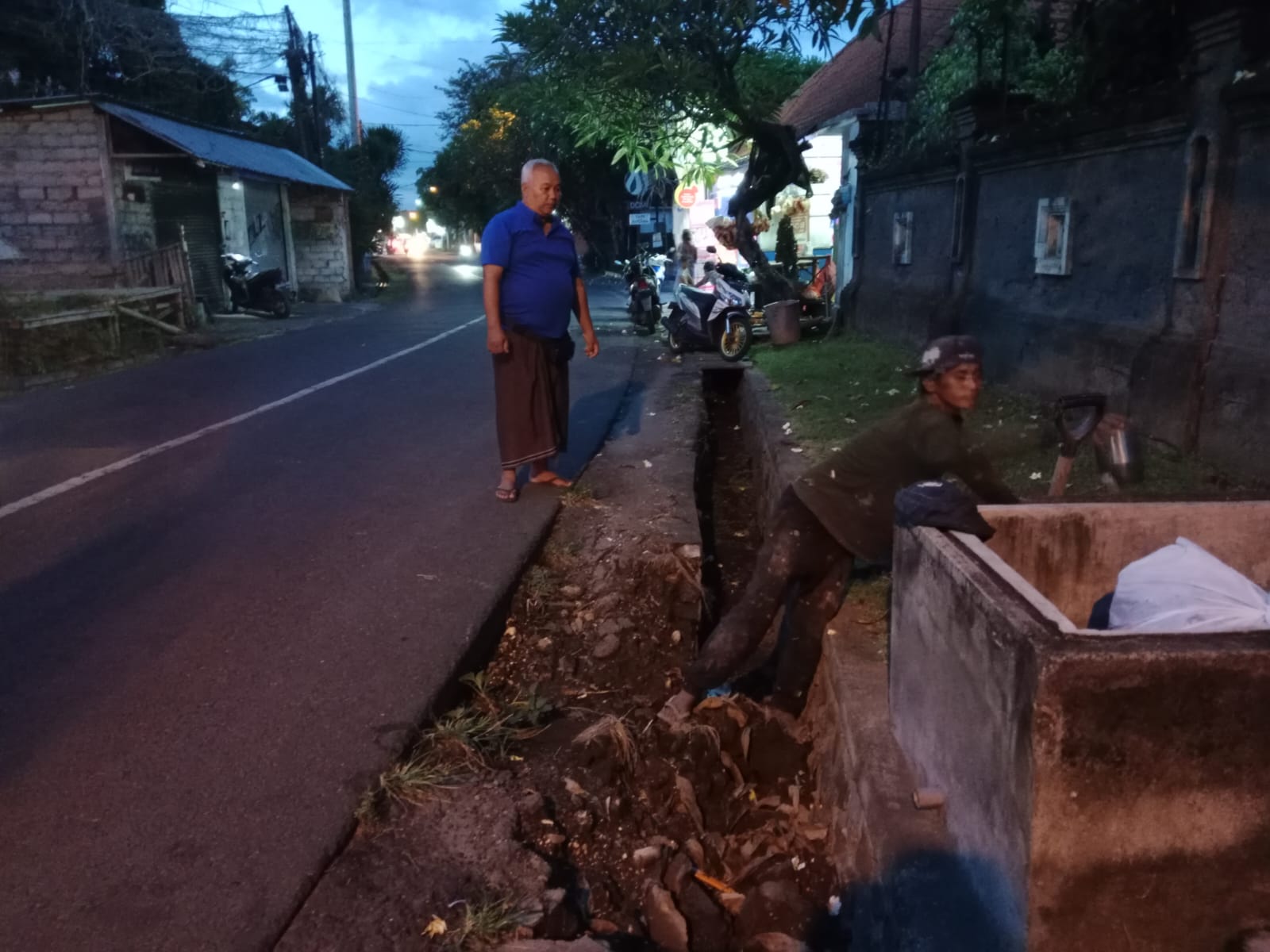 Perbaikan Senderan Got yang Jebol