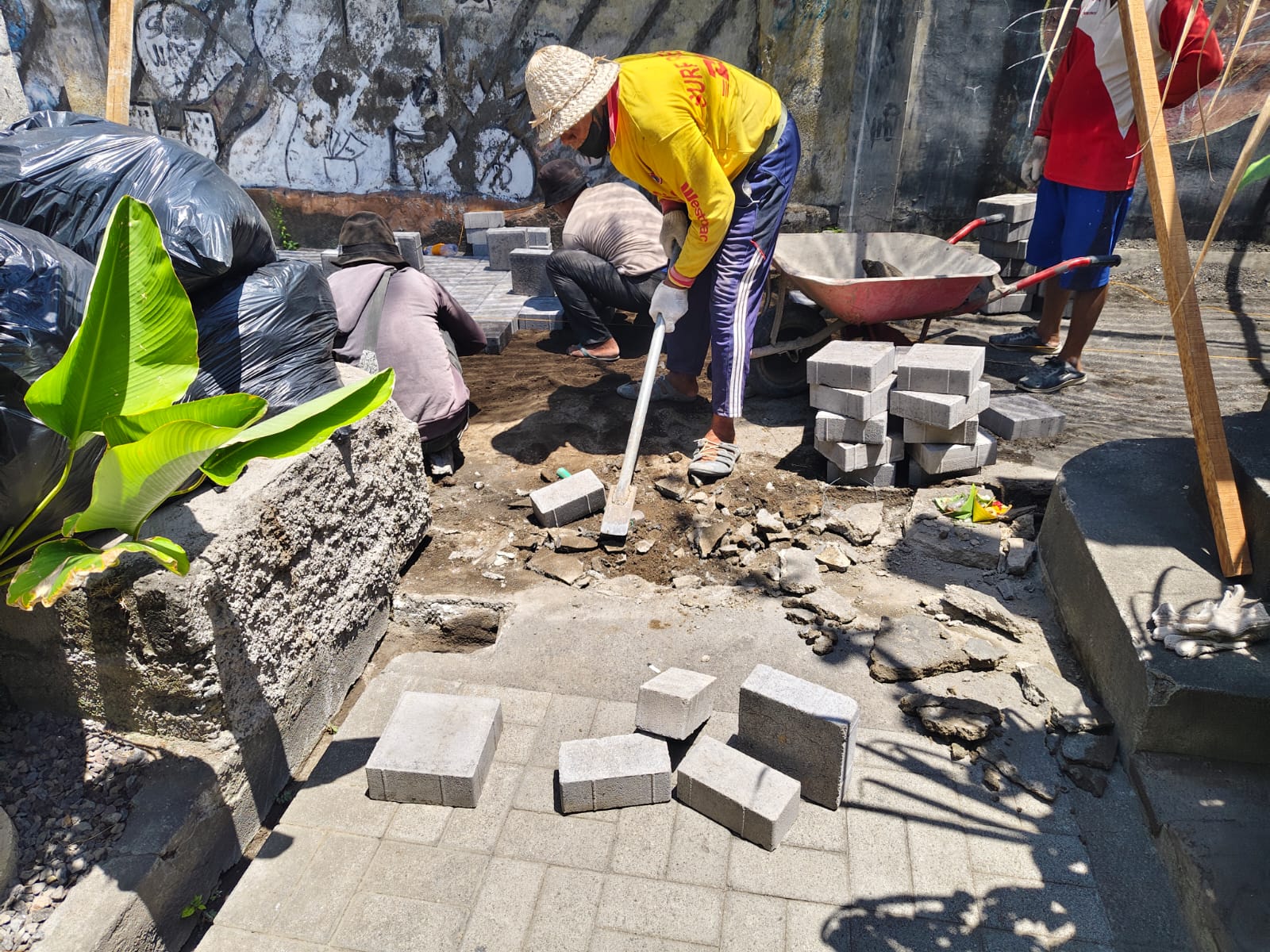 PAVINGISASI GANG TEWEL SARI DESA SANUR KAUH