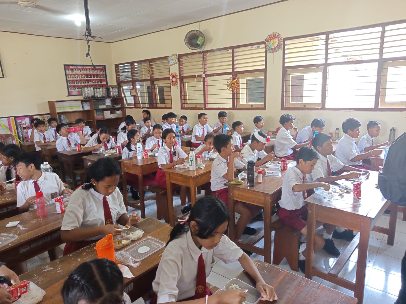 KEGIATAN MBG DI SDN 4 SANUR