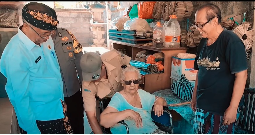 PENYERAHAN BANTUAN ALAT KESEHATAN