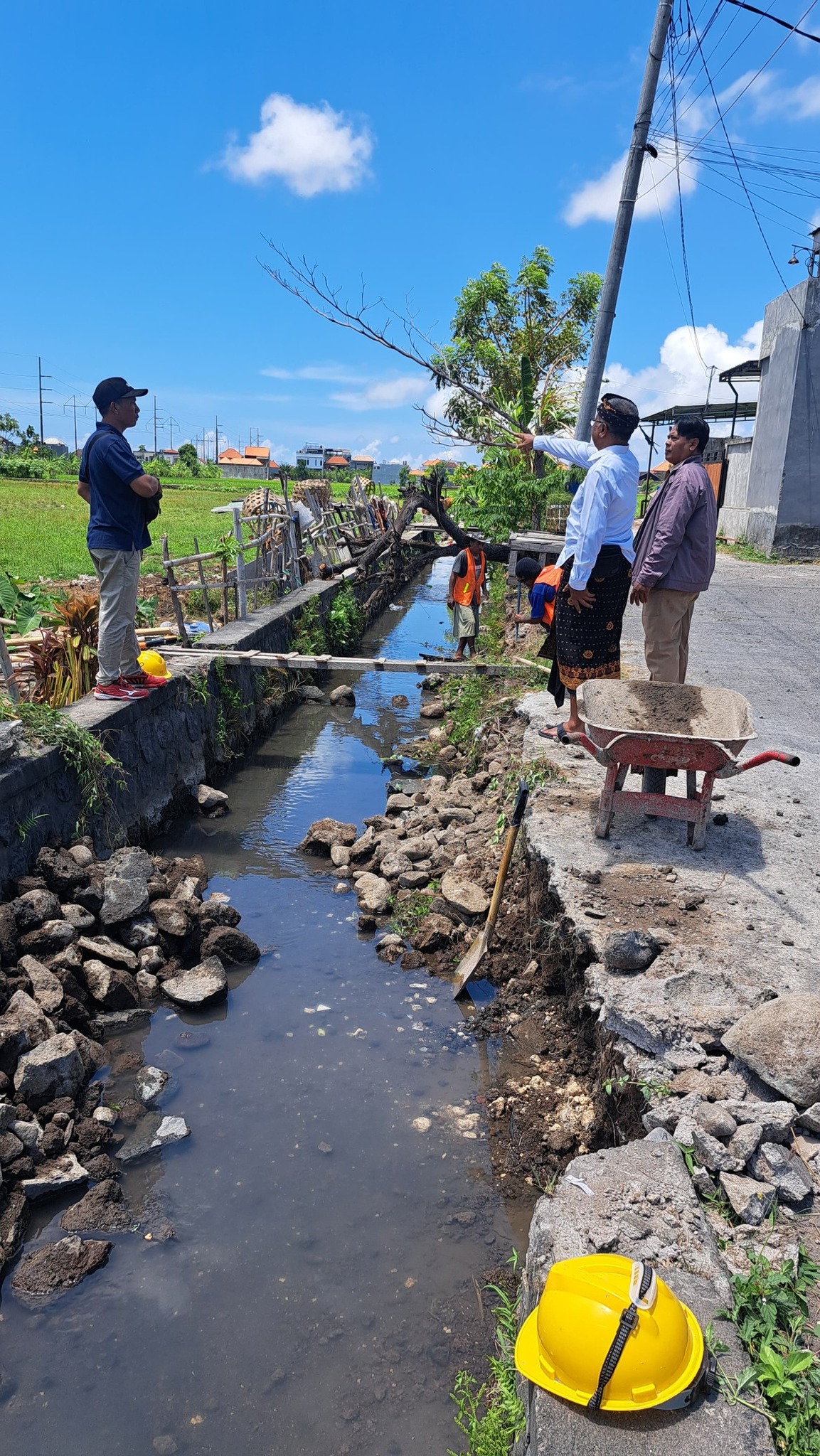 PEMANTAUAN SUNGAI OLEH BAPAK PERBEKEL DAN TIM DINAS PUPR KOTA DENPASAR
