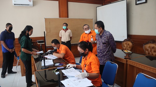 PEMBAGIAN BANTUAN SOSIAL TUNAI KEMETRIAN SOSIAL REPUBLIK INDONESIA