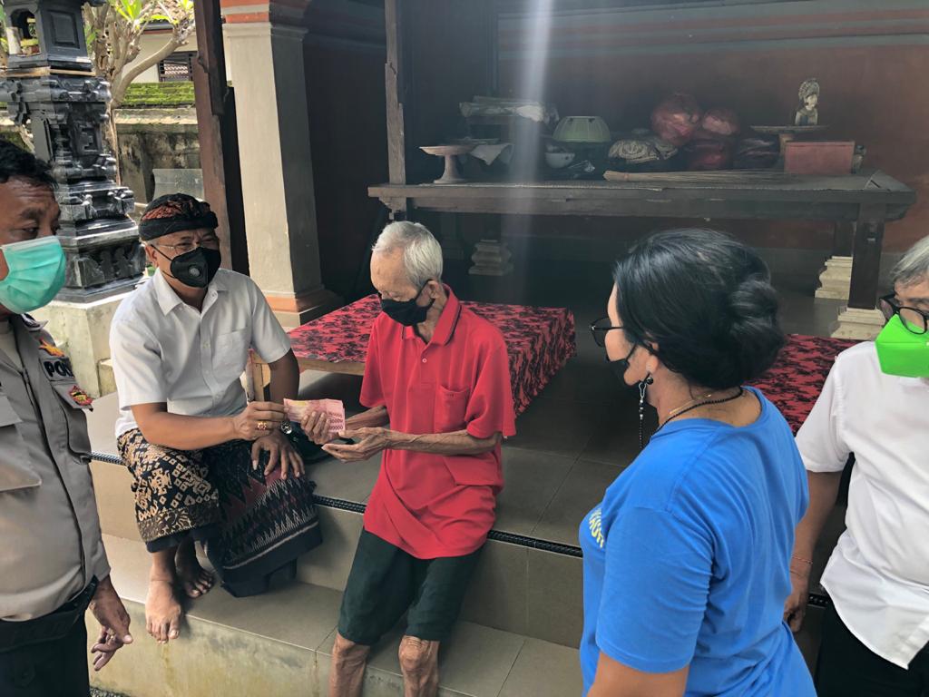 PENYALURAN BLT DANA DESA SANUR KAUH 2021