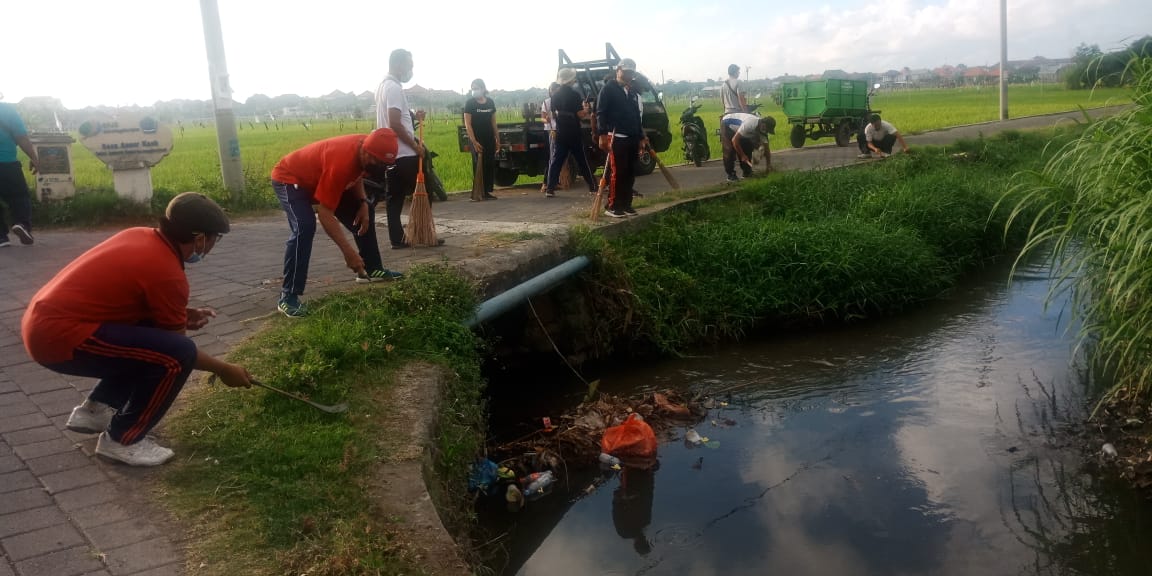 GOTONG ROYONG JUMAT BERSIH DESA HIJAU