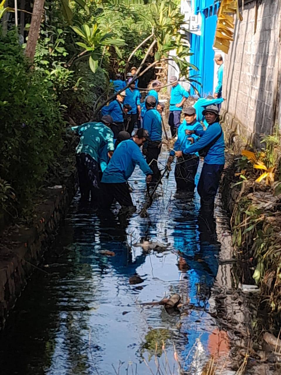 PEMBERSIHAN ALIRAN SUNGAI JALAN TUNGGAK BINGIN